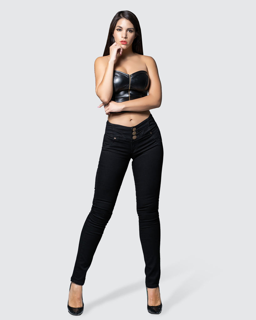 Jeans corte colombiano - push up, skinny fit, high waist, mezclilla color negro, sin pretinas ni bolsillos traseros, detalles en la cintura, cierre con botones y cremallera.